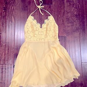 Adorable fun yellow dress! Like new! Open back perfect for the summer heat!